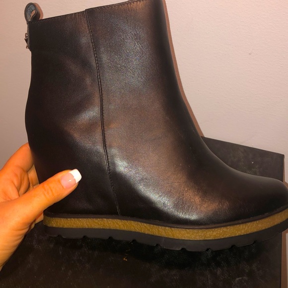 Donna Karan Shoes - Black leather boots DKNY